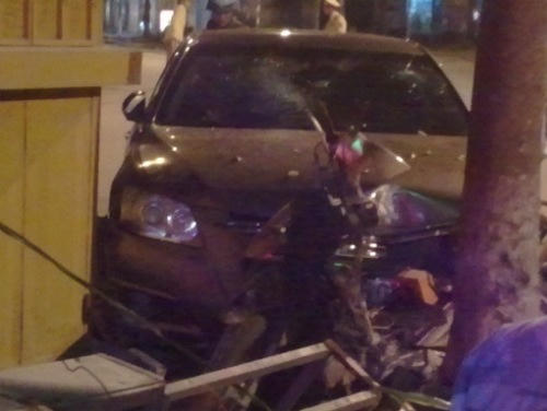 Xe camry tông chết cô gái trẻ